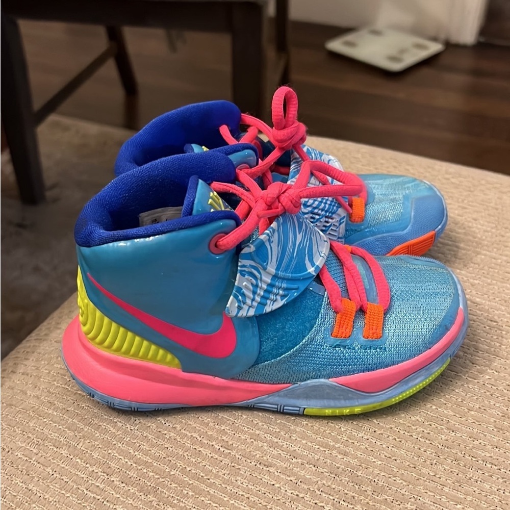 Girls Nike tennis shoes